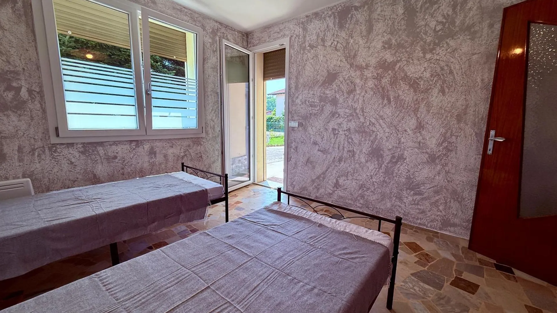 Guest House - Mxp, Lakes, Leonardo, 2 Bedrooms Sesto Calende Italie