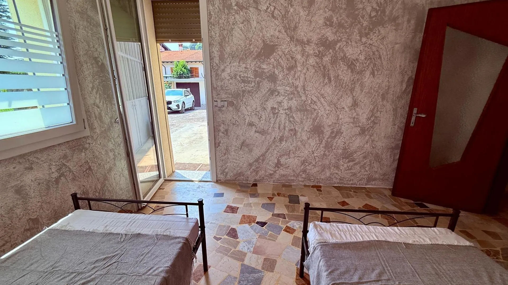 Guest House - Mxp, Lakes, Leonardo, 2 Bedrooms Sesto Calende