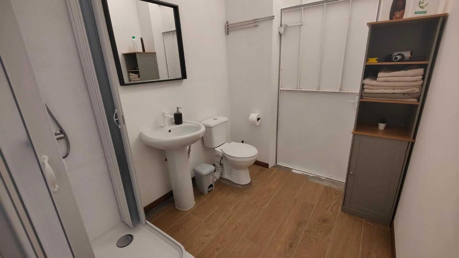 Guest House - Mxp, Lakes, Leonardo, 2 Bedrooms Sesto Calende Appartement